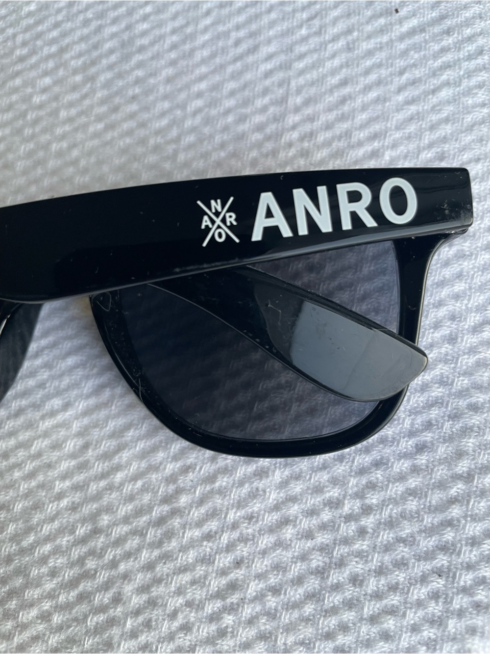 ANRO Unisex Classic Wayfarer Style Sunglasses - Glossy Black - Picture 4 of 4